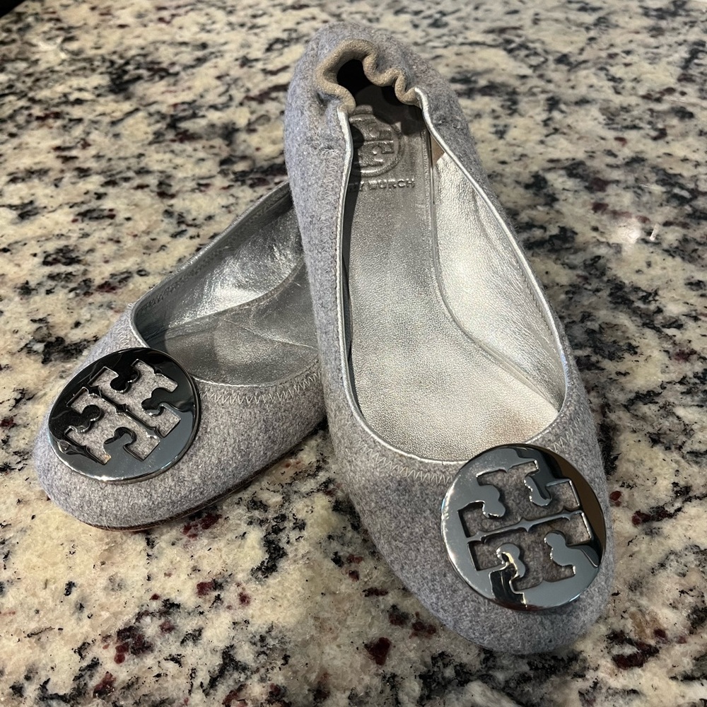 Tory Burch in Grey wool.